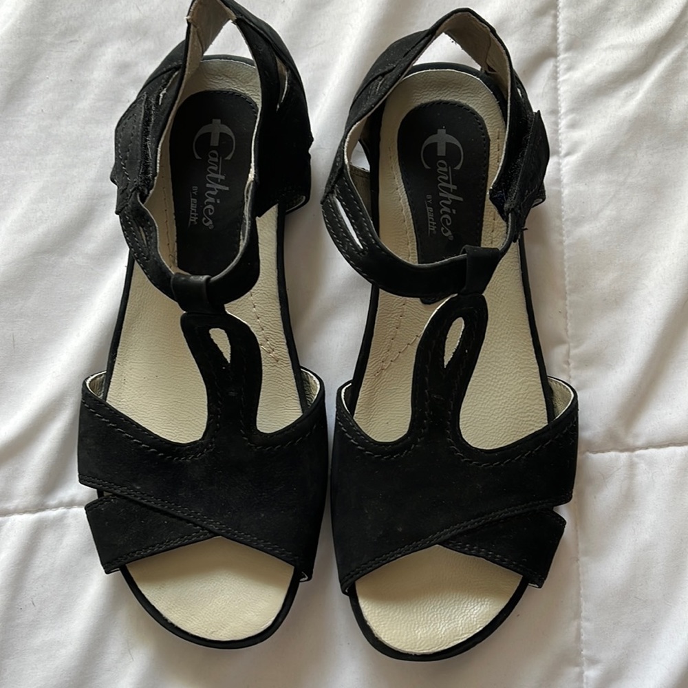 Black suede sandal by Earthies. Women’s size 6.5